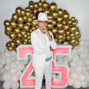 Meet your Posher, Dr juan